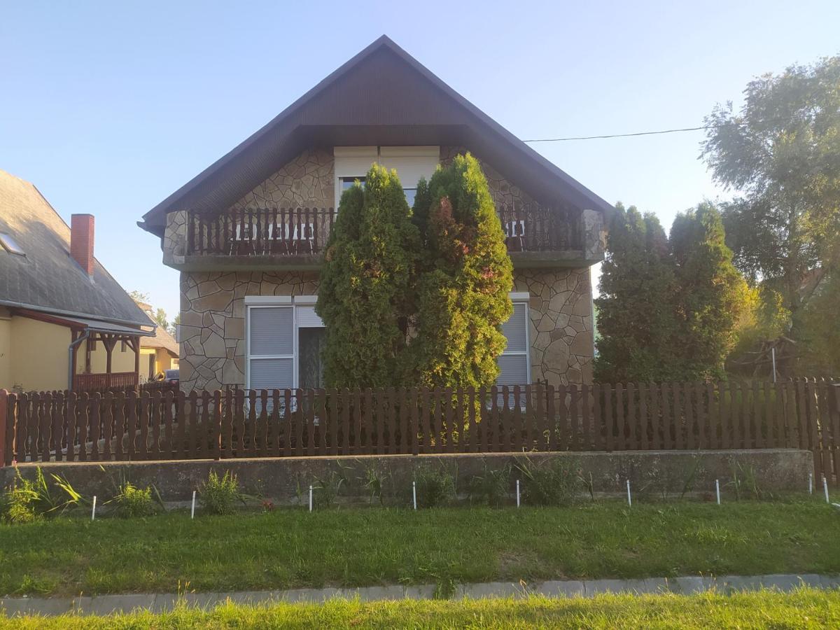 Etus Vendeghaz Villa Balatonfenyves Exterior photo